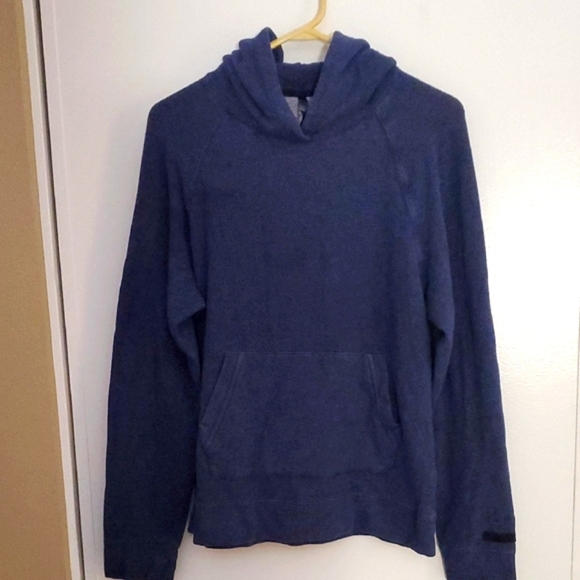 Fabletics Men Or Womens Navy Hoodie Sweater - Picture 1 of 5
